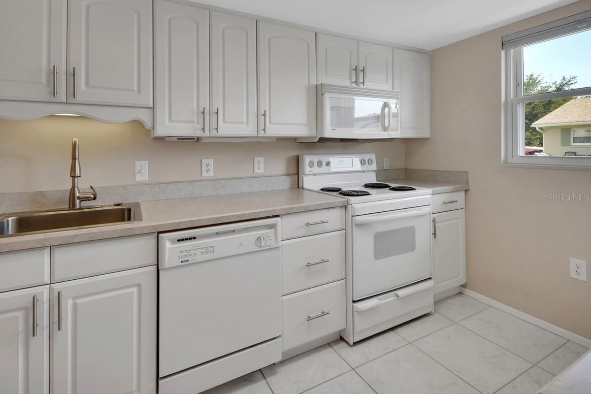 202 ELMWOOD AVENUE — photo 4 of 28
