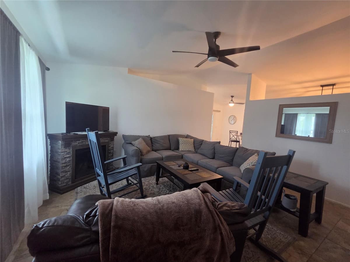 7098 ALAMANDA BOULEVARD — photo 17 of 36