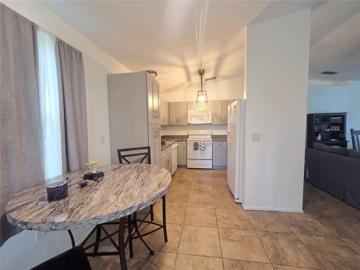 7098 ALAMANDA BOULEVARD — photo 12 of 36