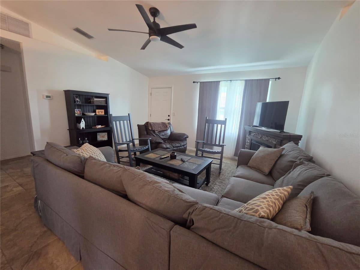 7098 ALAMANDA BOULEVARD — photo 18 of 36