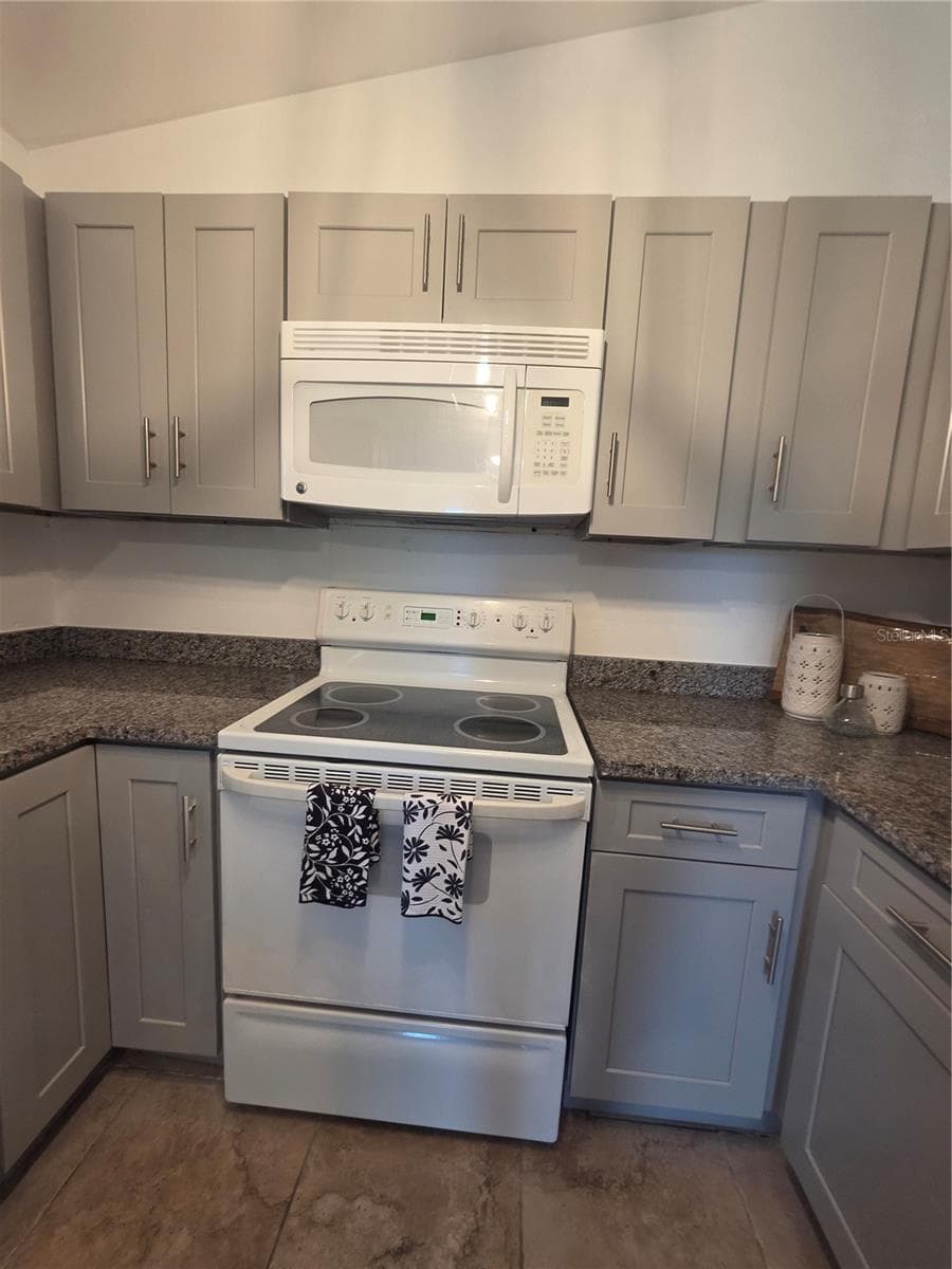 7098 ALAMANDA BOULEVARD — photo 14 of 36