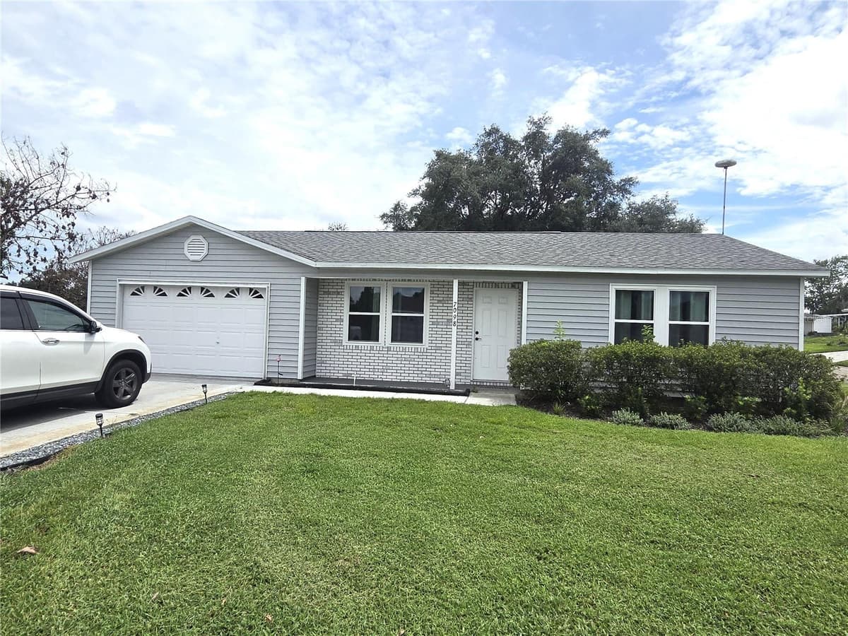 7098 ALAMANDA BOULEVARD — photo 2 of 36
