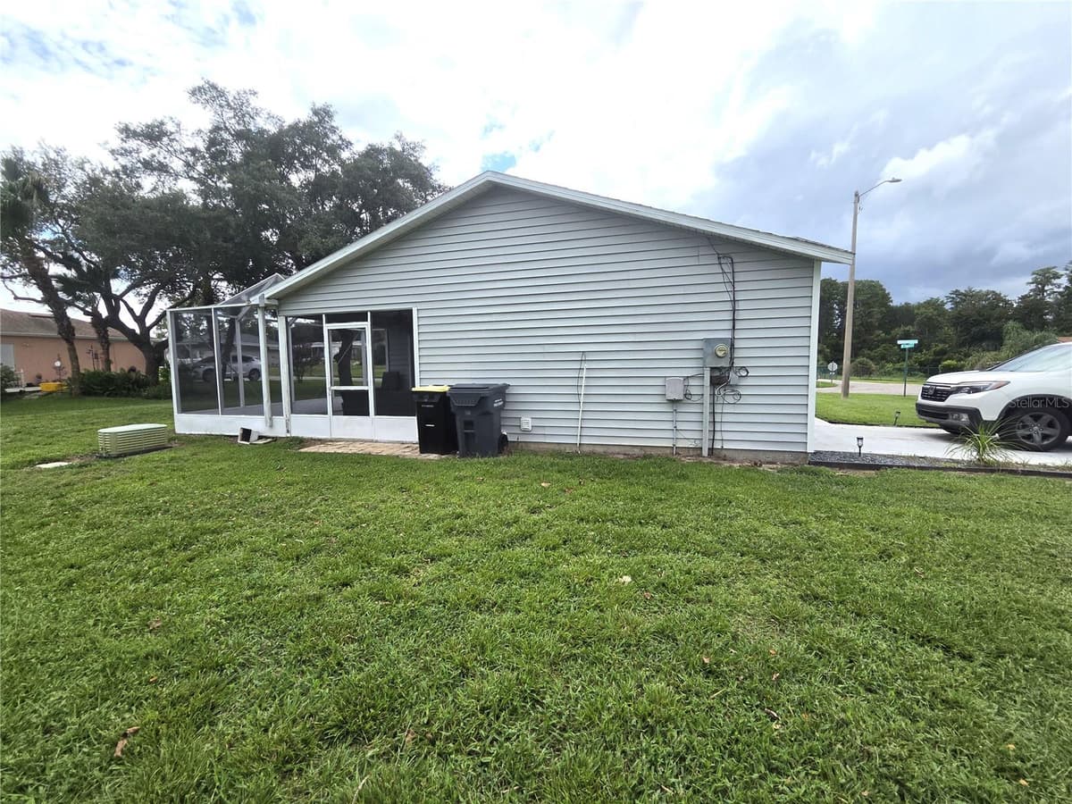 7098 ALAMANDA BOULEVARD — photo 3 of 36