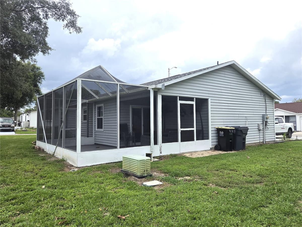 7098 ALAMANDA BOULEVARD — photo 4 of 36