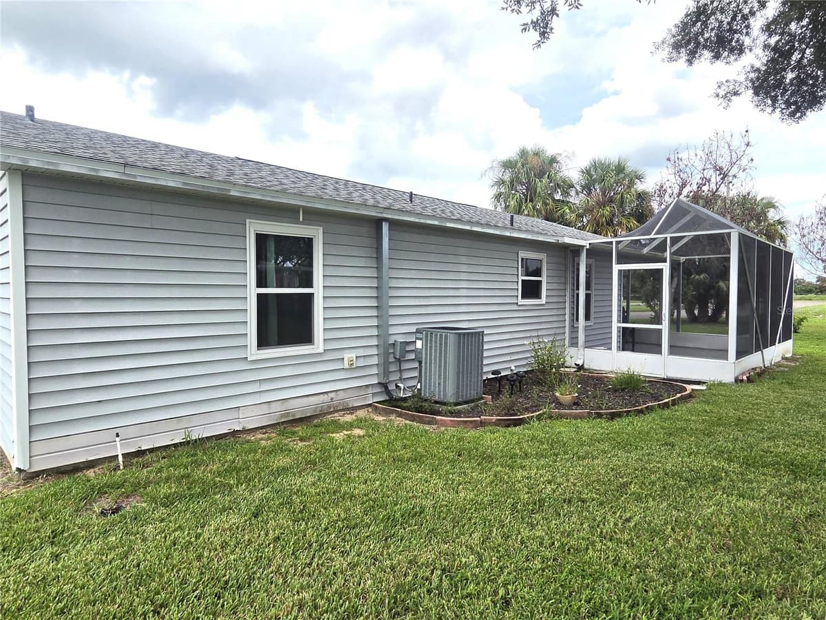 7098 ALAMANDA BOULEVARD — photo 5 of 36