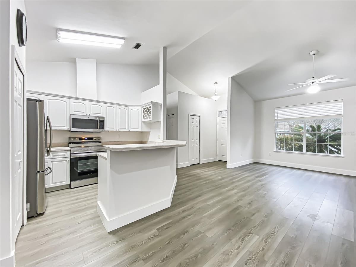 10301 52ND AVENUE — photo 3 of 22