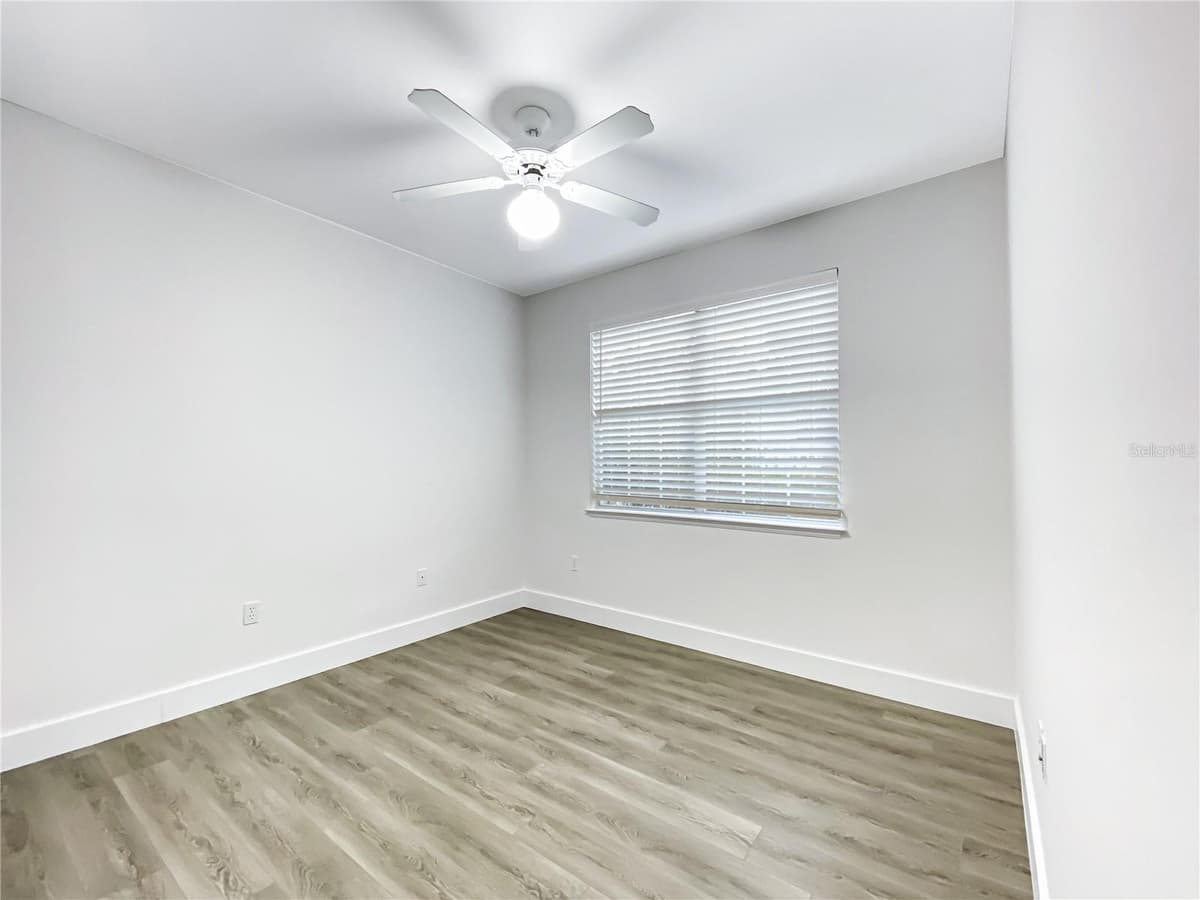 10301 52ND AVENUE — photo 14 of 22