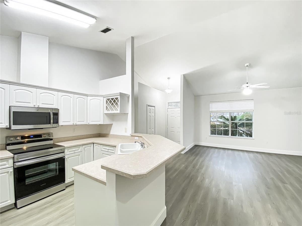 10301 52ND AVENUE — photo 18 of 22