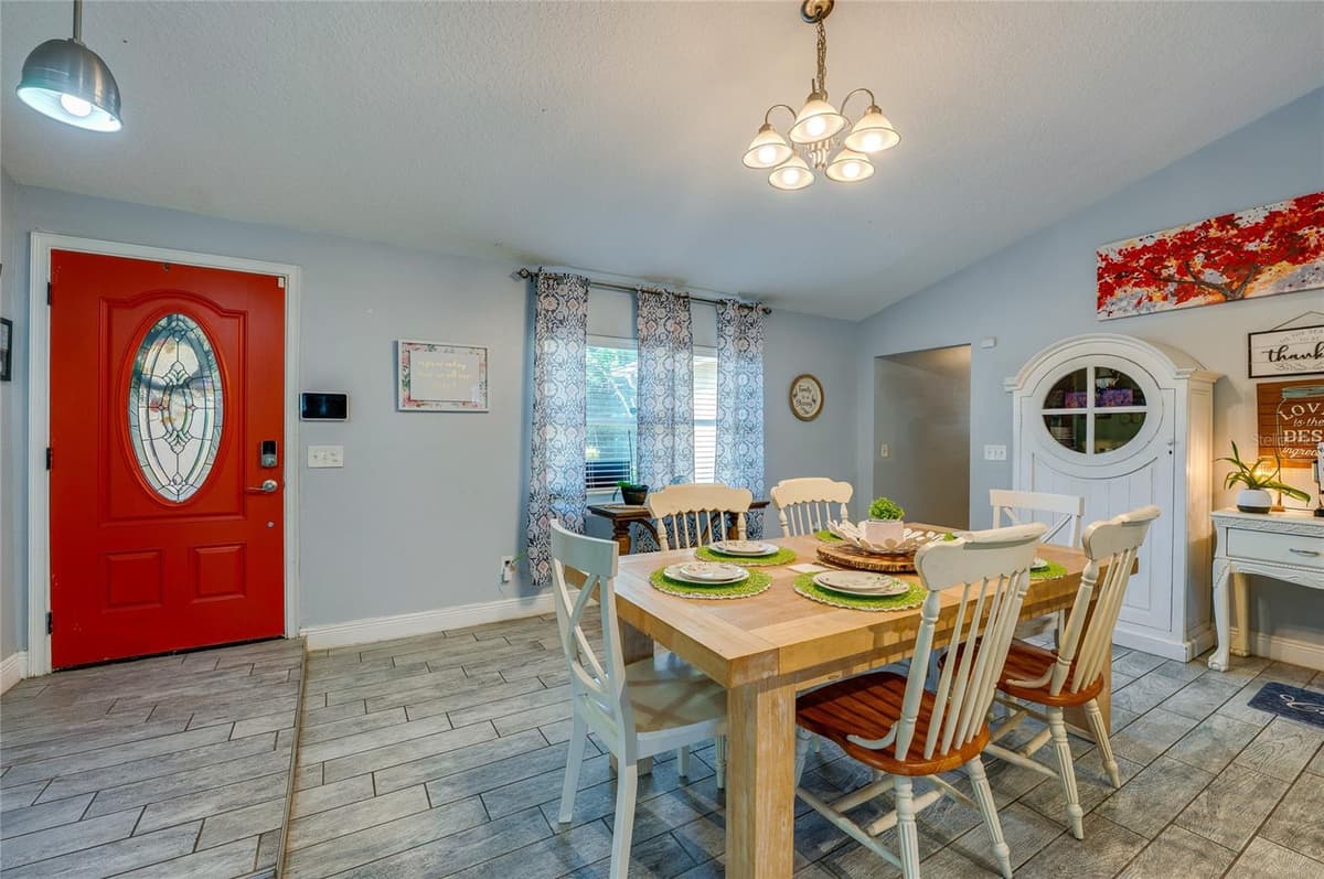 578 GOODRICH DRIVE — photo 4 of 36