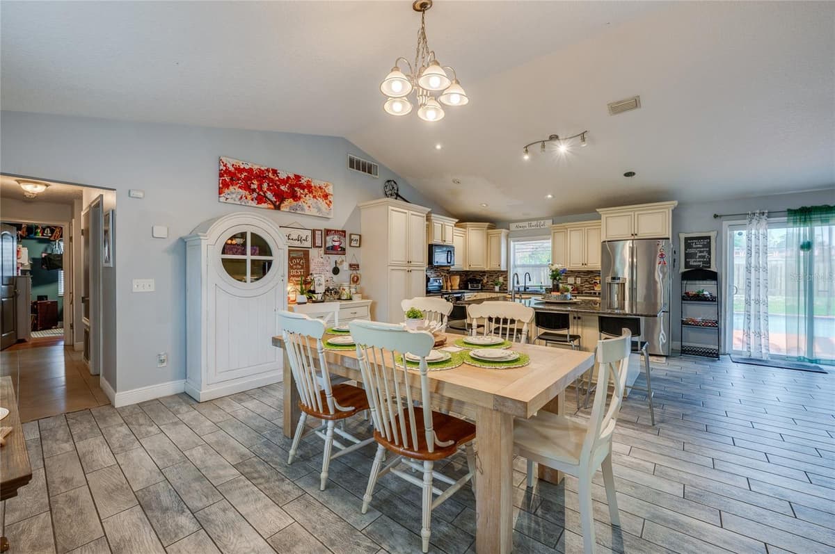 578 GOODRICH DRIVE — photo 5 of 36