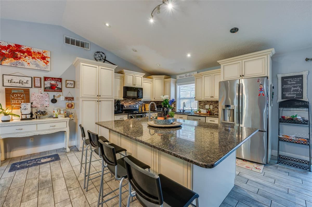 578 GOODRICH DRIVE — photo 8 of 36