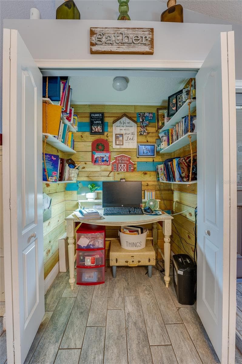 578 GOODRICH DRIVE — photo 10 of 36