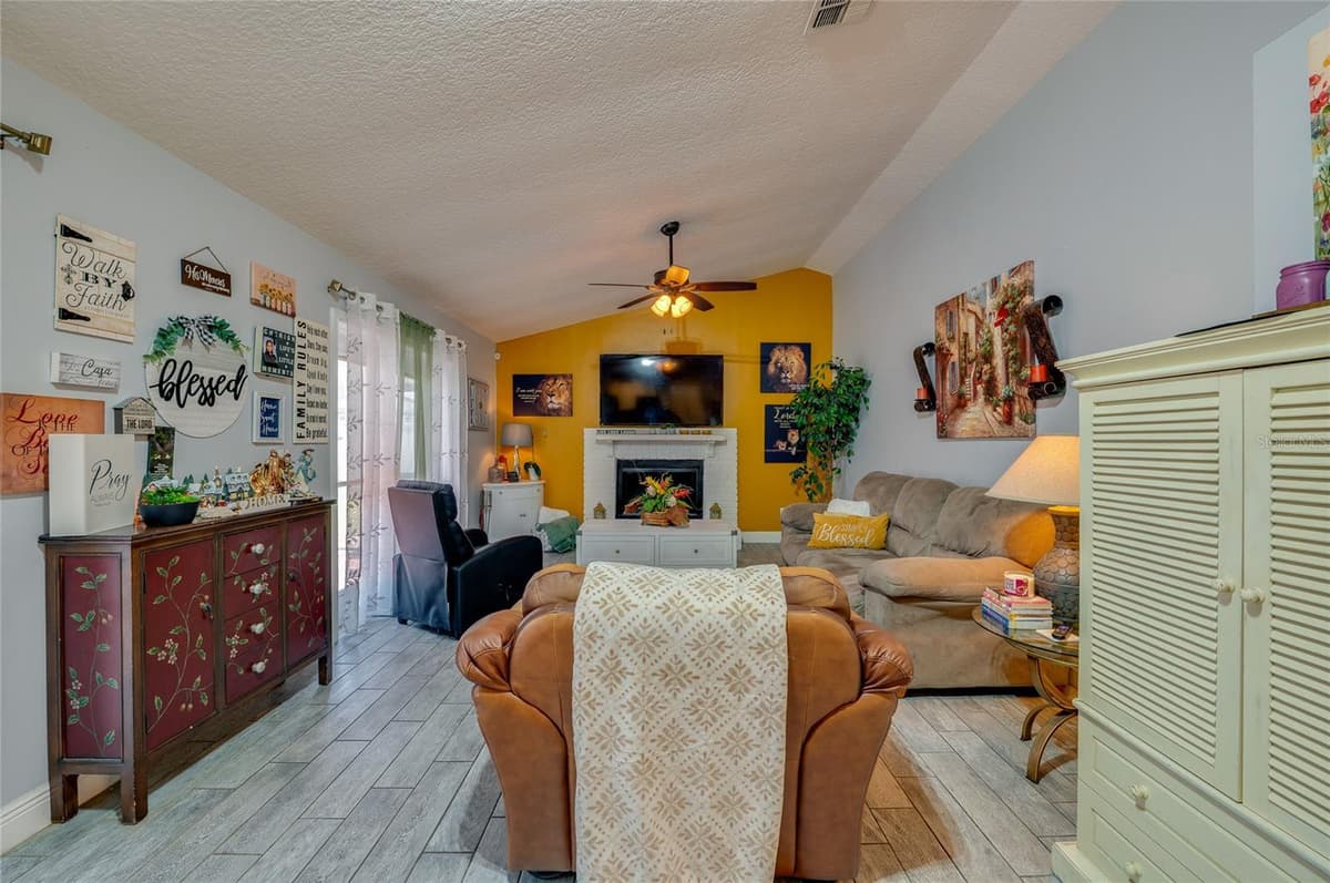 578 GOODRICH DRIVE — photo 11 of 36