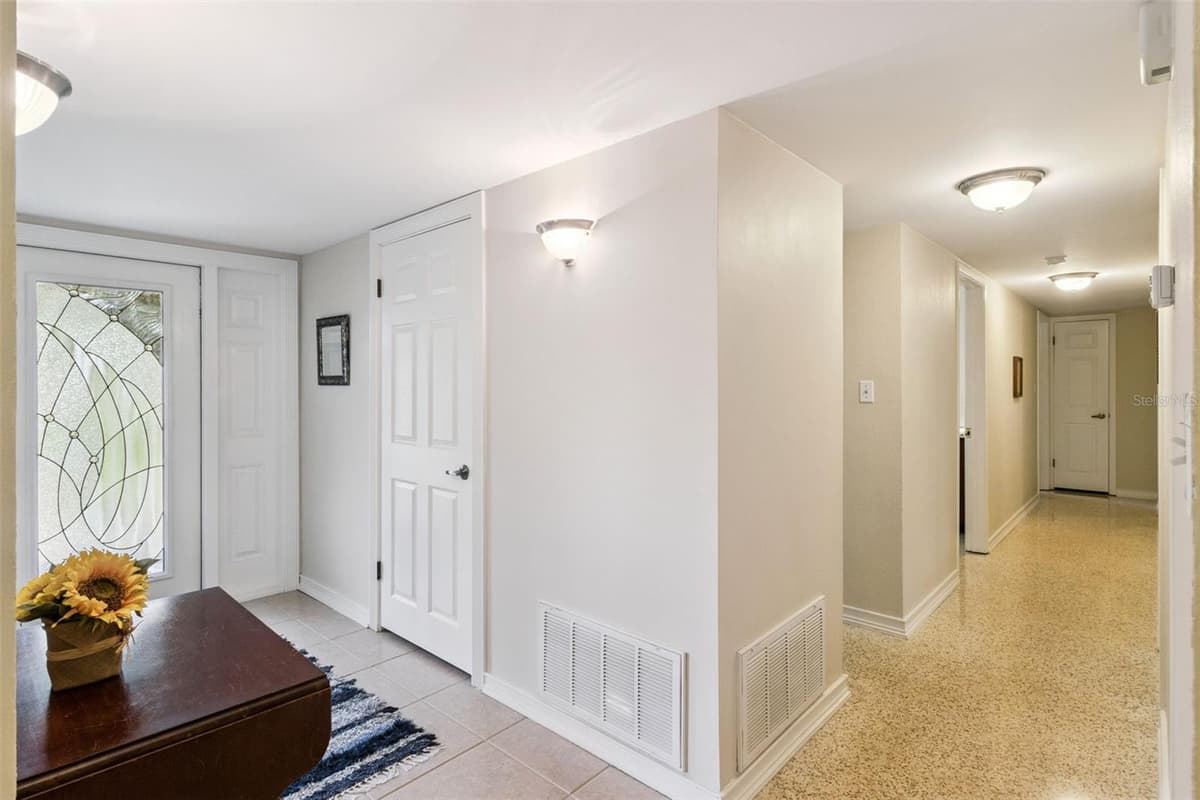101 RONELE DRIVE — photo 3 of 62