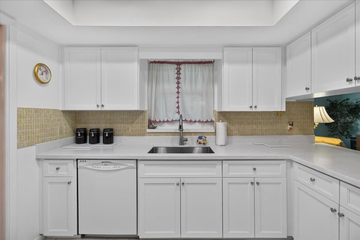 13497 OVAL DRIVE — photo 36 of 94