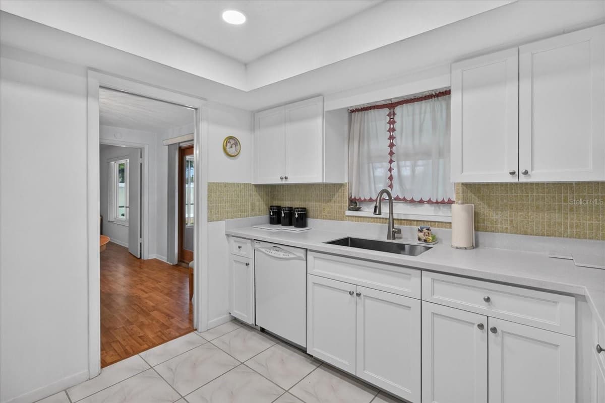 13497 OVAL DRIVE — photo 5 of 94