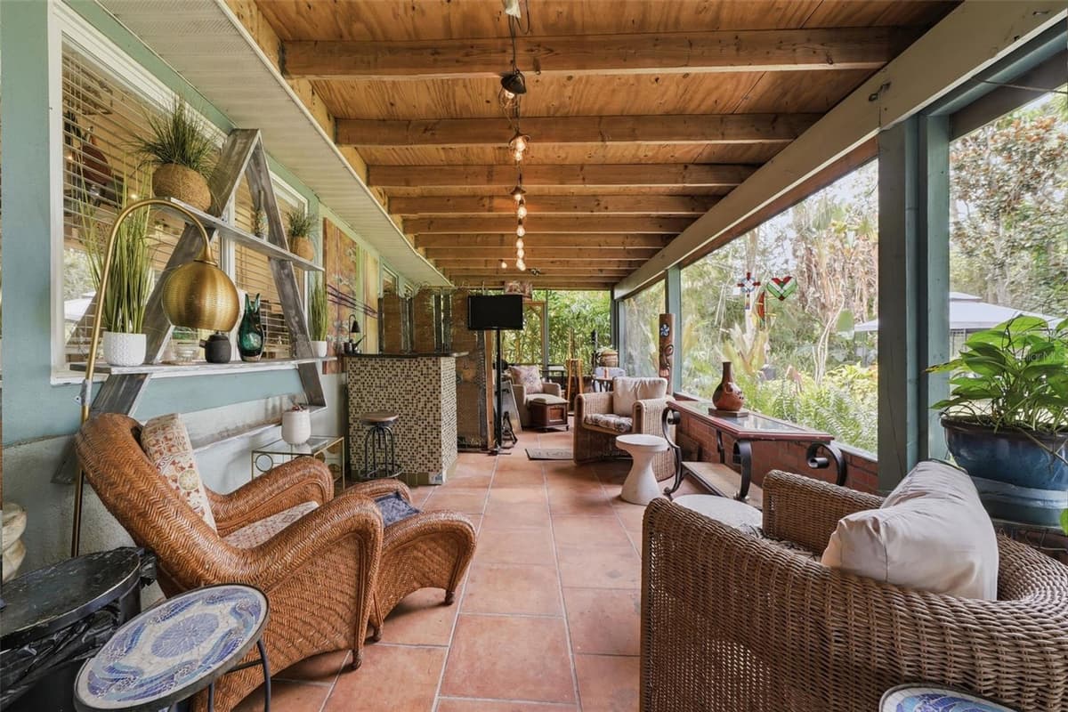 517 LINDA LANE — photo 7 of 16