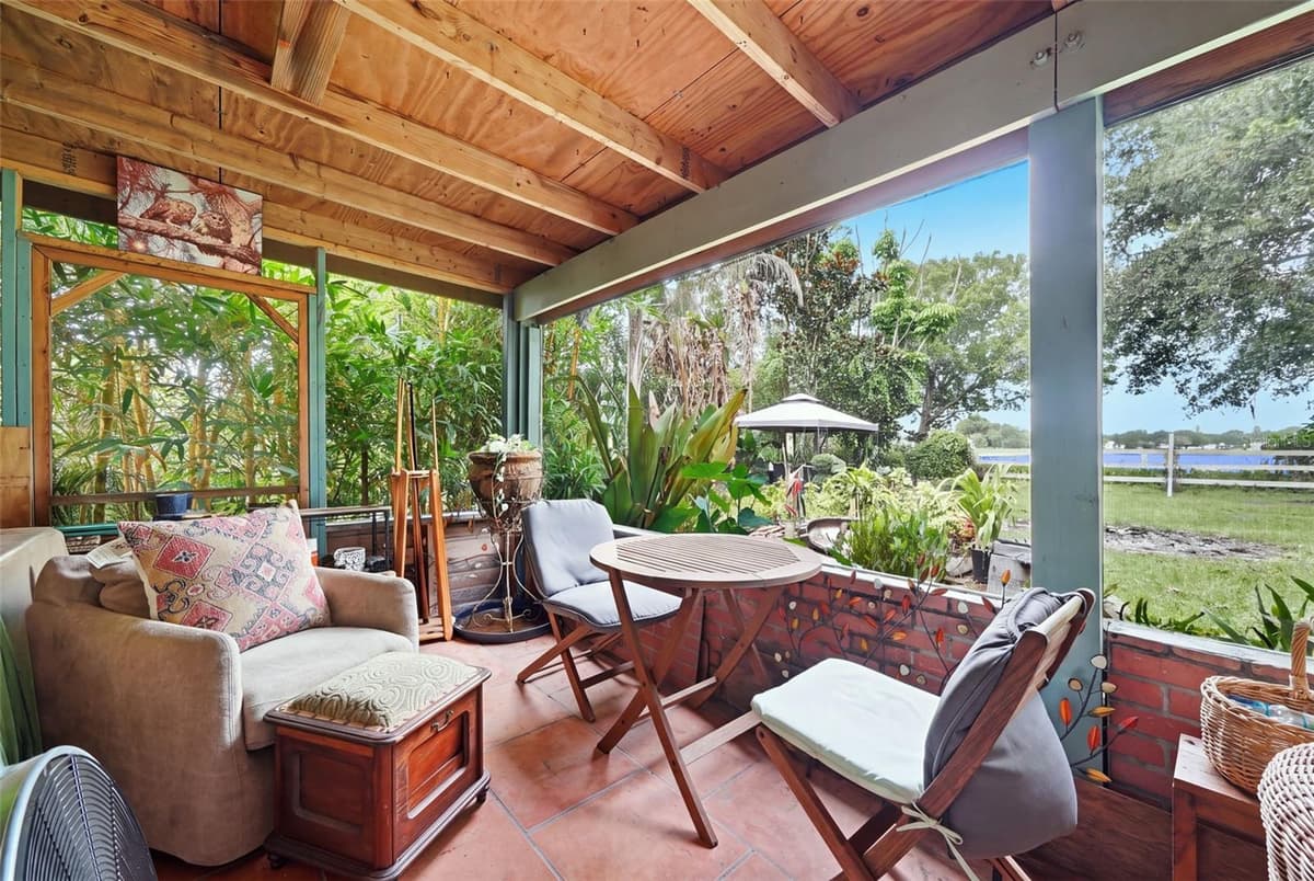 517 LINDA LANE — photo 8 of 16
