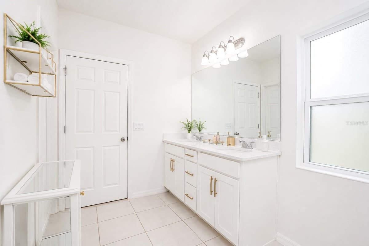 9385 LA SALLE STREET — photo 18 of 55