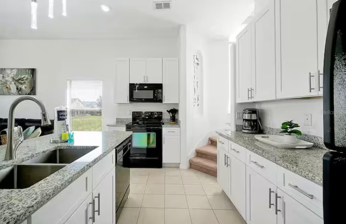 559 CADIZ LOOP — photo 9 of 28