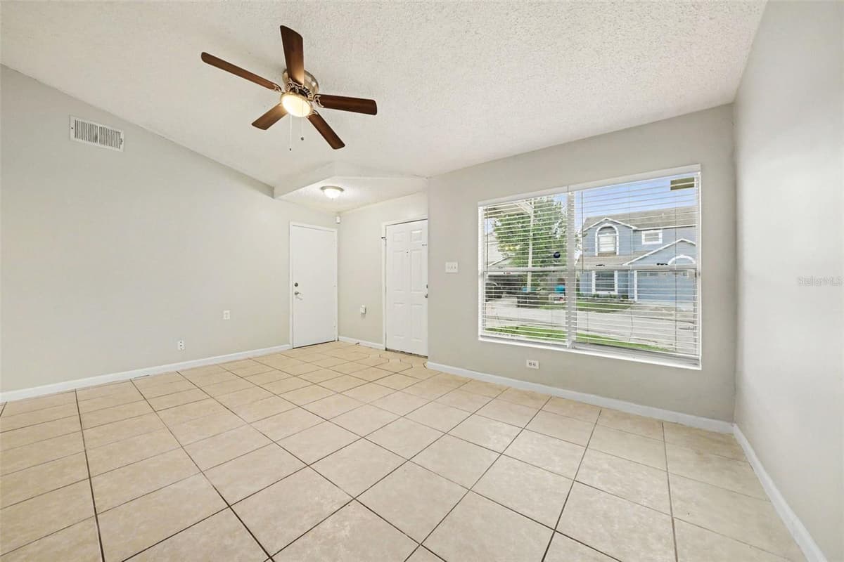 1034 CLOVERCREST ROAD — photo 5 of 17