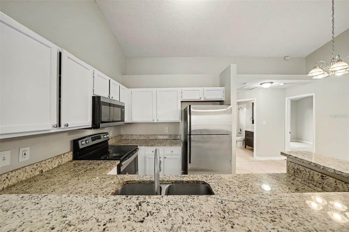 1034 CLOVERCREST ROAD — photo 7 of 17
