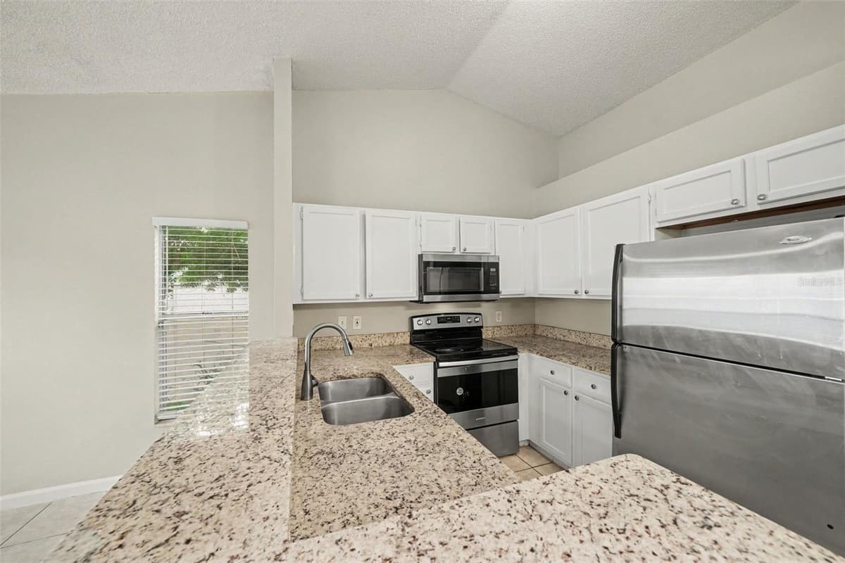 1034 CLOVERCREST ROAD — photo 8 of 17