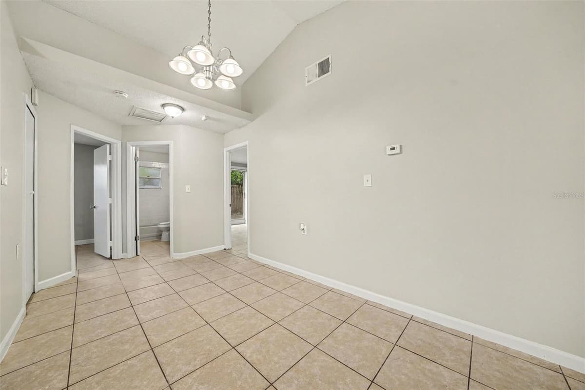 1034 CLOVERCREST ROAD — photo 3 of 17