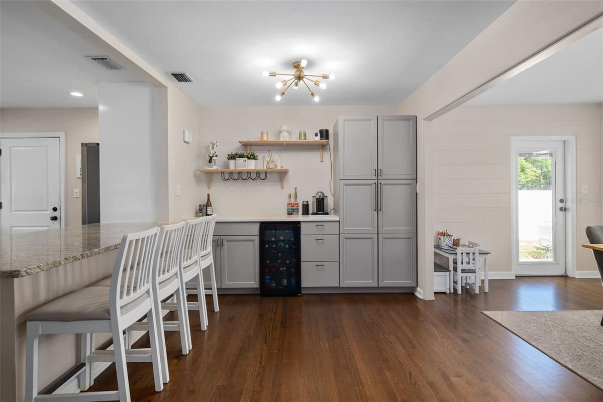 2907 VINE STREET — photo 3 of 34