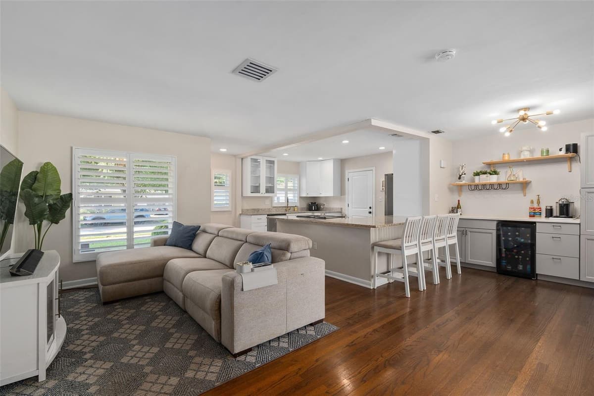 2907 VINE STREET — photo 4 of 34