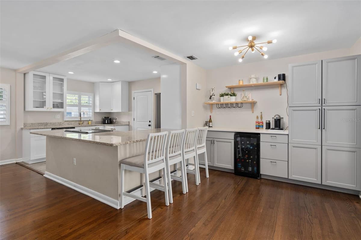 2907 VINE STREET — photo 8 of 34