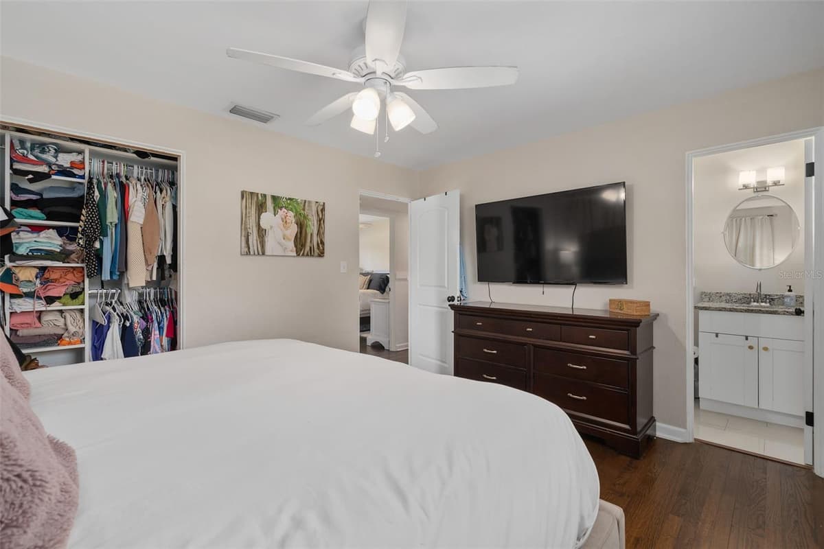 2907 VINE STREET — photo 13 of 34