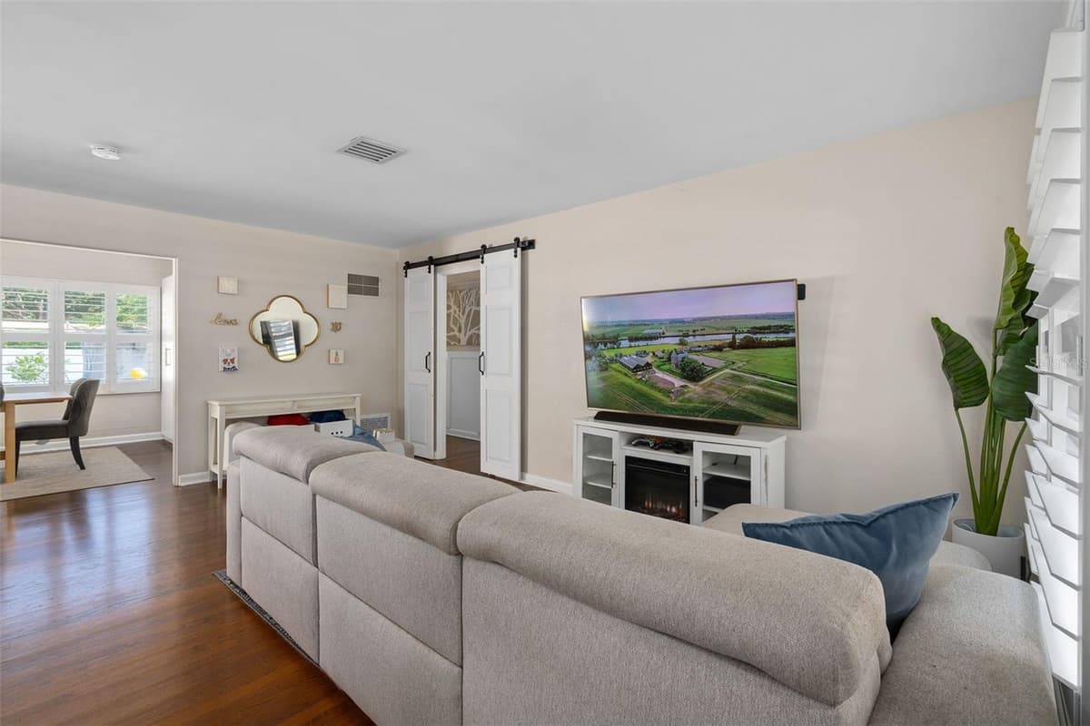2907 VINE STREET — photo 24 of 34