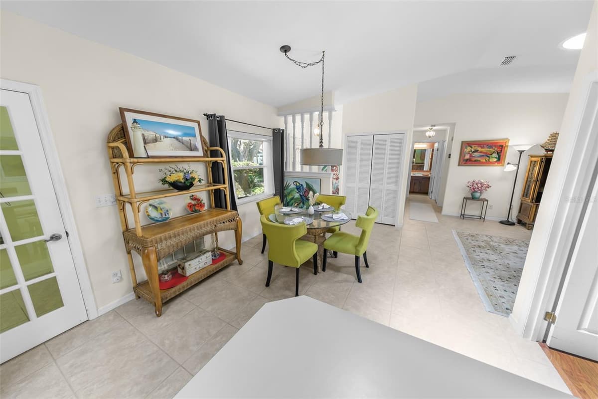 66 BEVERLY HILLS AVENUE — photo 13 of 42