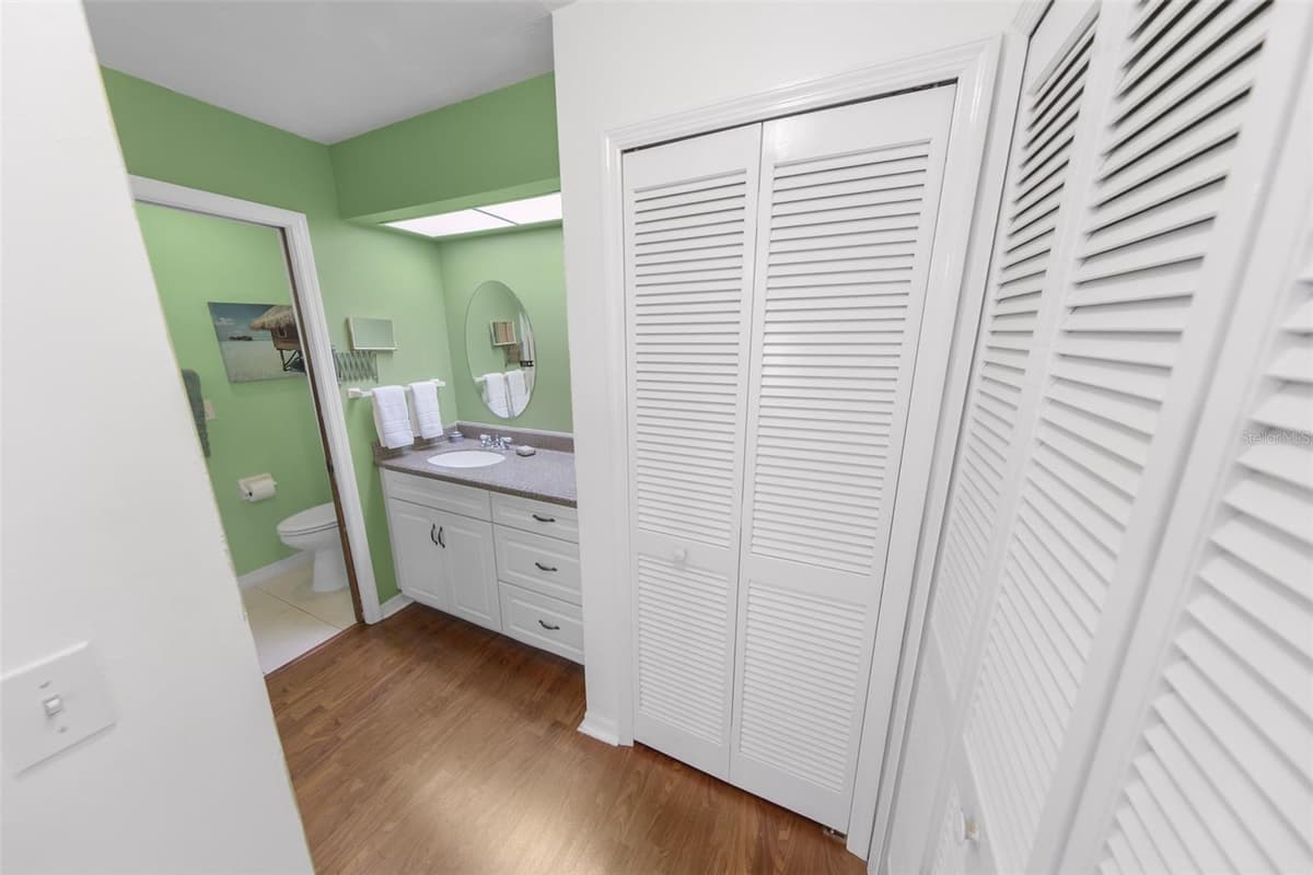 66 BEVERLY HILLS AVENUE — photo 16 of 42