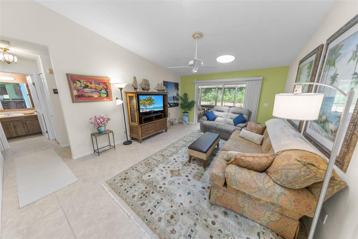 66 BEVERLY HILLS AVENUE — photo 4 of 42