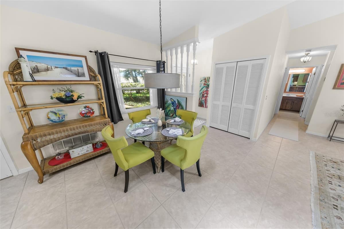 66 BEVERLY HILLS AVENUE — photo 7 of 42