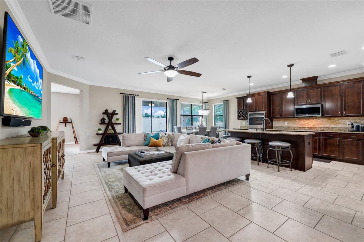 10037 LEYBURN COURT — photo 13 of 50