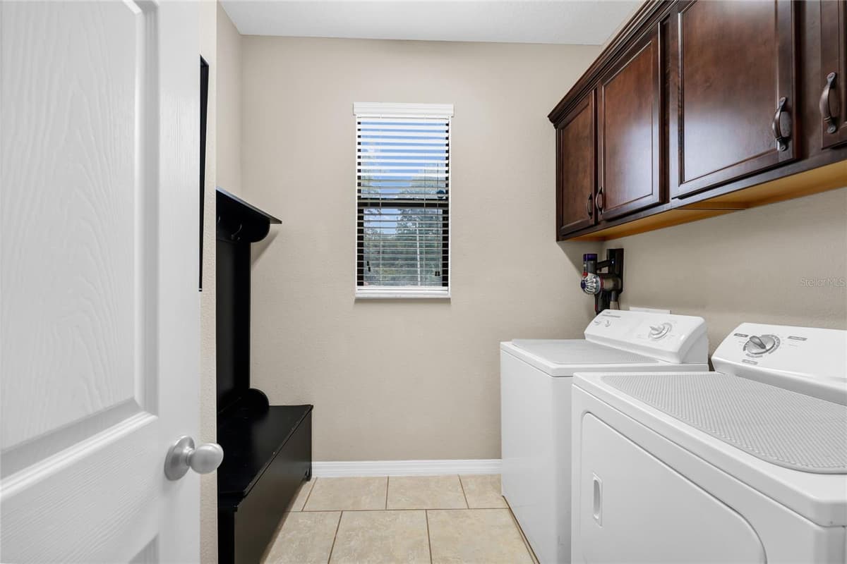 10037 LEYBURN COURT — photo 21 of 50