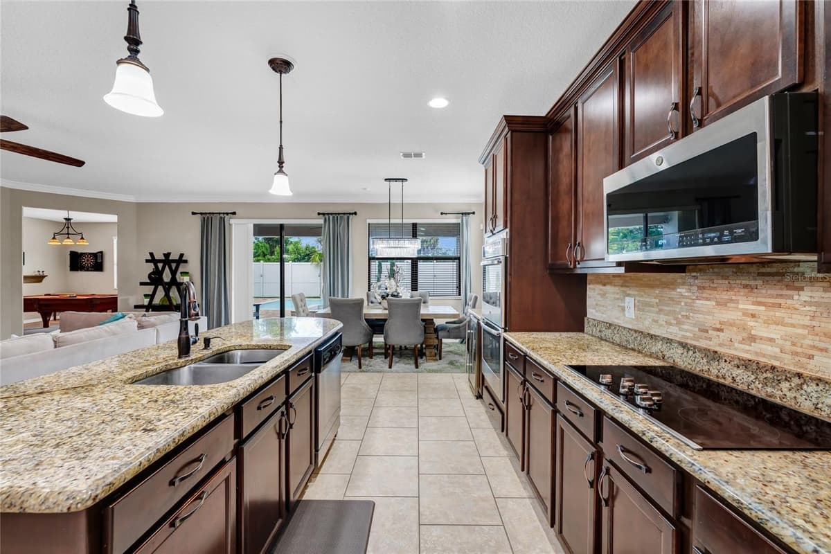 10037 LEYBURN COURT — photo 10 of 50