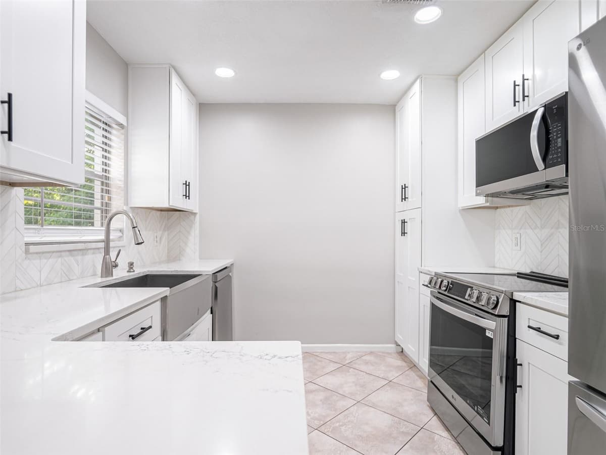 620 BURKE STREET — photo 16 of 27