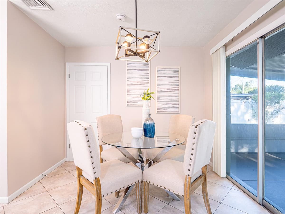 620 BURKE STREET — photo 10 of 27