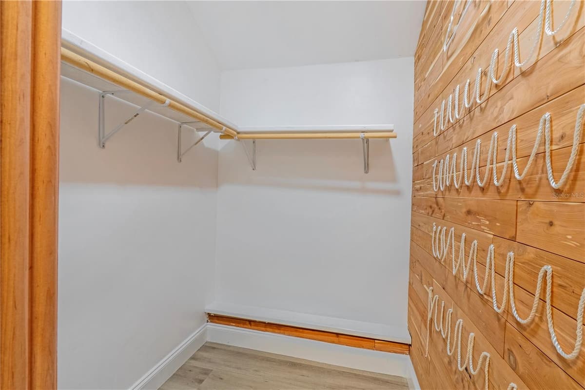 305 ROSSITER STREET — photo 10 of 35