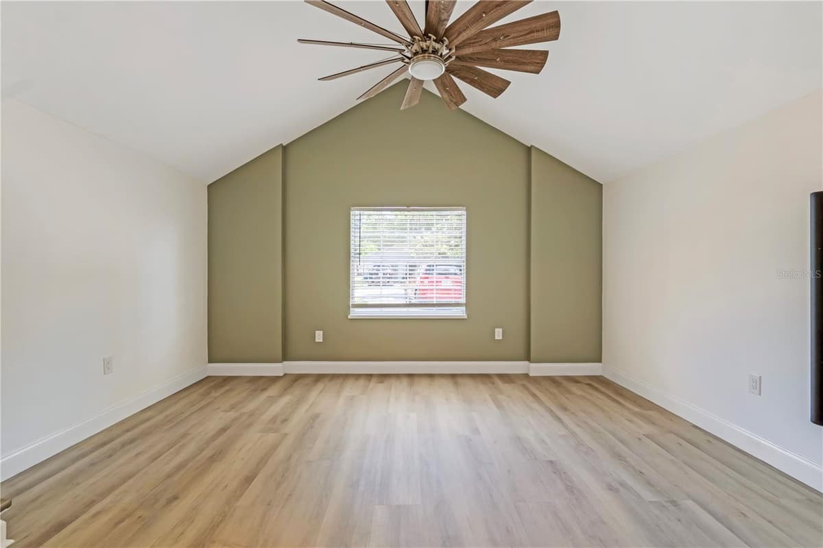 305 ROSSITER STREET — photo 8 of 35