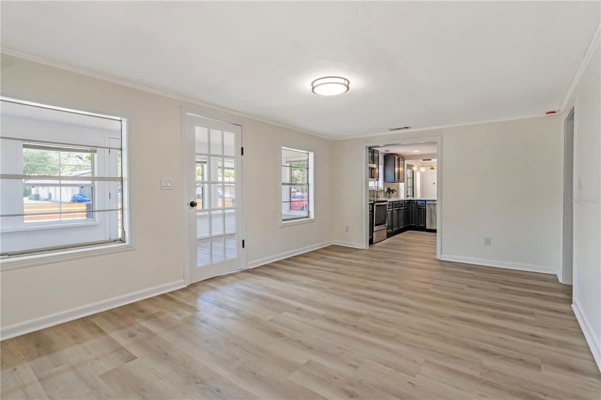 305 ROSSITER STREET — photo 27 of 35