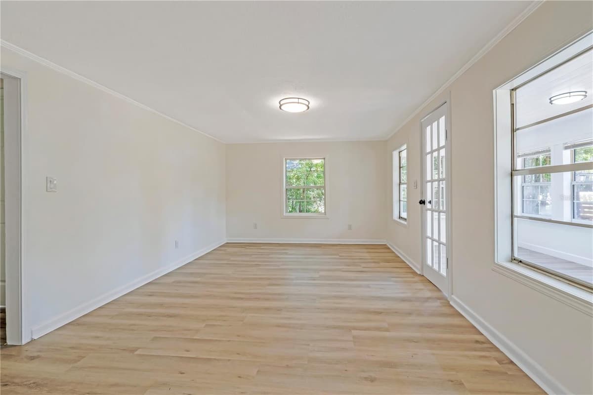305 ROSSITER STREET — photo 26 of 35
