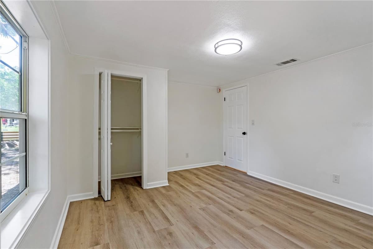 305 ROSSITER STREET — photo 24 of 35