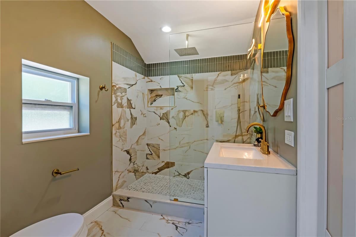 305 ROSSITER STREET — photo 11 of 35