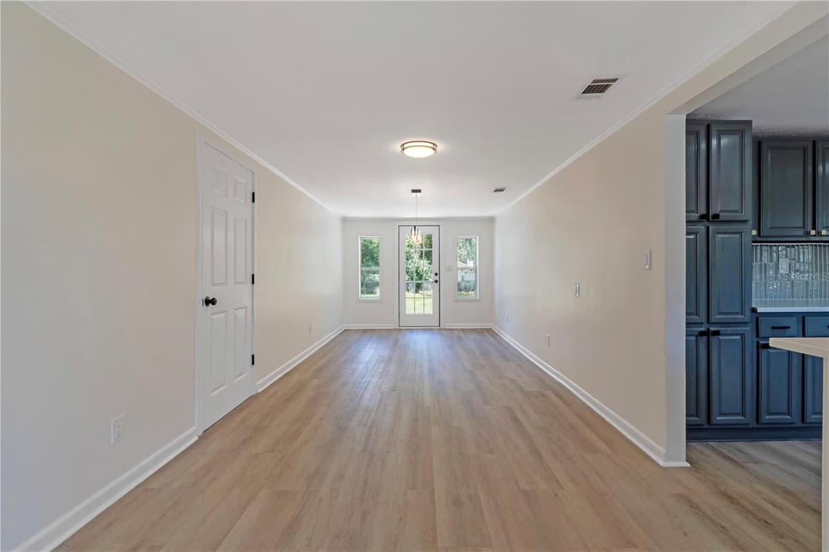 305 ROSSITER STREET — photo 13 of 35