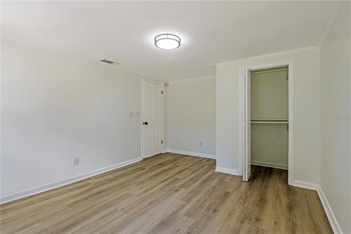 305 ROSSITER STREET — photo 20 of 35